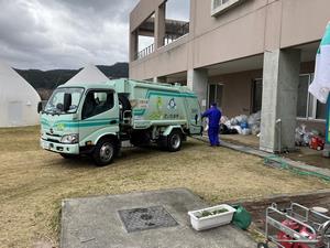 門前地区の避難所で収集している様子