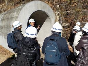 リムトンネル説明の様子