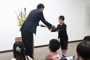 賞状授与の様子