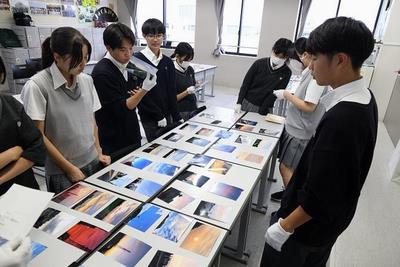 埼玉栄高校写真部の皆さんによる審査