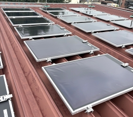 設置されたフィルム型ペロブスカイト太陽電池