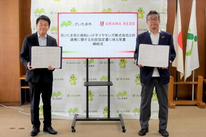 締結式での記念撮影