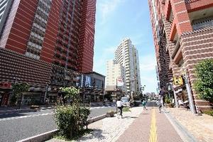 与野駅西口の駅前通り