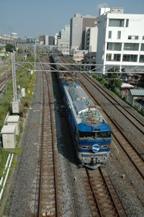 ひっきりなしに電車が通ります
