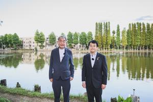 別所沼の前で