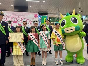 交通安全キャンペーンの様子