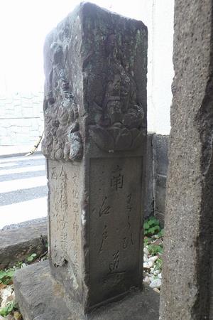 西堀の三菩薩像道標