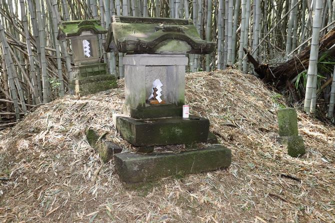 八幡神社・塚