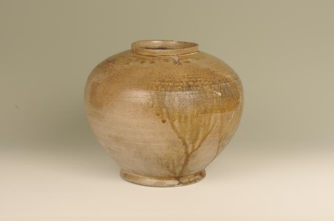 灰釉蔵骨器