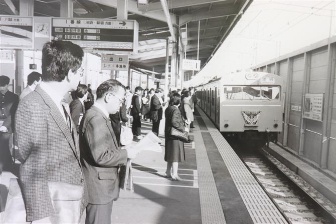 与野本町駅の埼京線（開通当時）