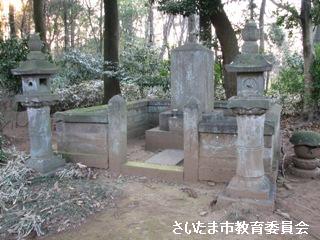 指扇領主山内一唯一族の墓