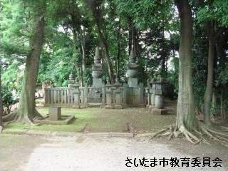 岩槻藩主阿部家の墓1