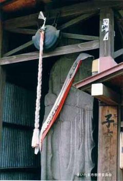 赤山通りの石造地蔵菩薩立像