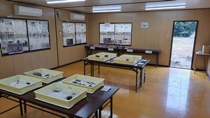 現地見学会当日朝遺物スペース