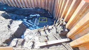 平坦な板材出土状況(アップ)