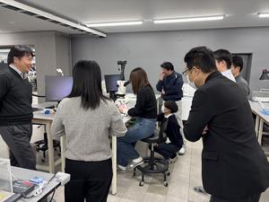 内視鏡修理体験の様子（埼玉大学）