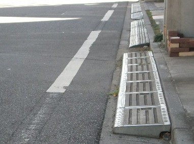 道路段差解ブロックの写真