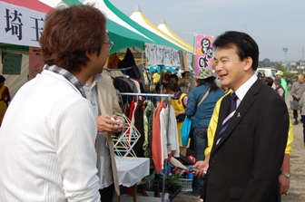市民と対話する清水市長