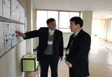 校内の掲示を見学