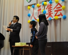 人形集会に参加している市長