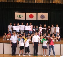 美化委員会の児童と市長