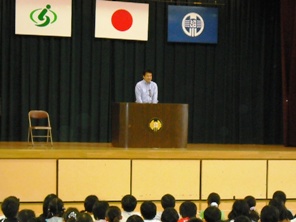 朝自習を見学する市長