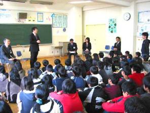 6年生との交流会に出席する市長