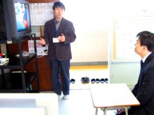 通級教室を訪問する市長