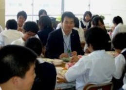 生徒と給食