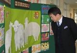 生徒の作品を見学