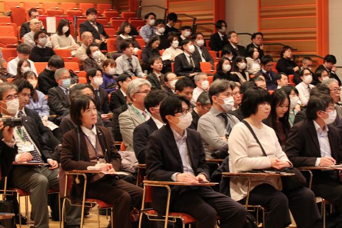 会場