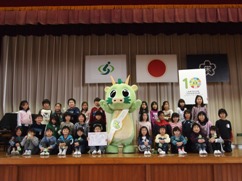 栄小学校3年3組の皆さんの写真