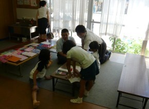 放課後児童クラブを訪問した写真1