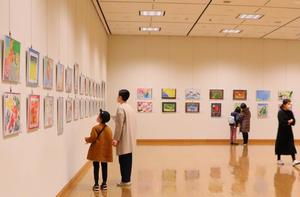 昨年度の絵画作品展の様子