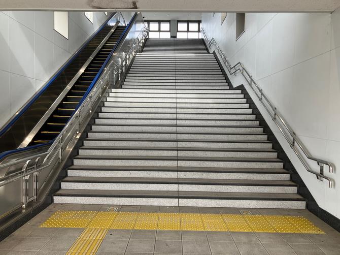 さいたま市／（令和8年2月6日発表）東岩槻駅北口階段のラッピング