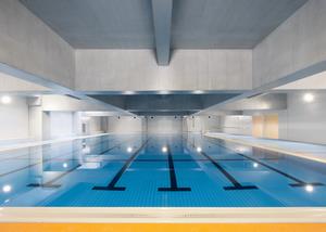 屋内温水プール