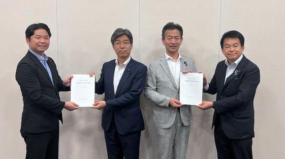 中道改革連合手交