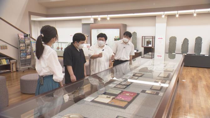 浦和博物館内の展示を紹介するシーンの写真