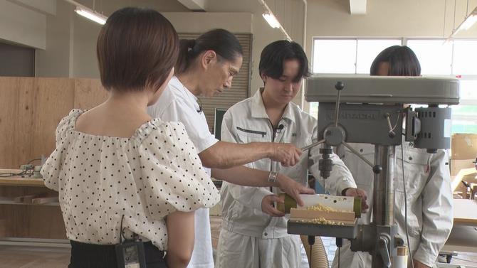 高校生と竹灯りをつくります