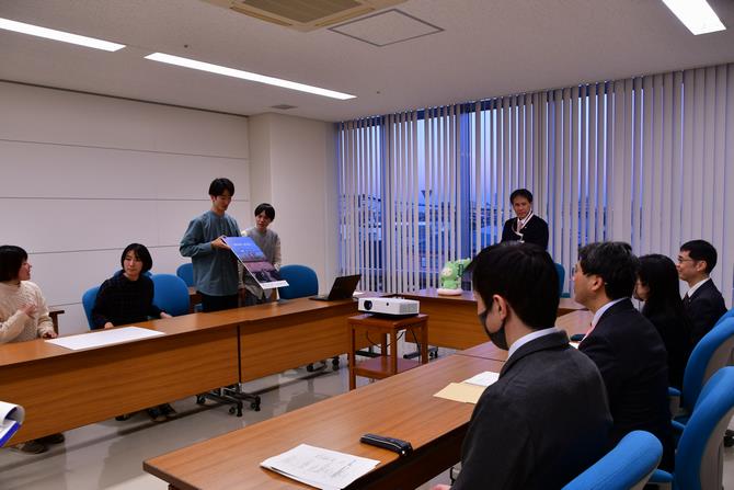 報告会の様子