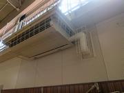 栄小学校体育館の空調室内機です