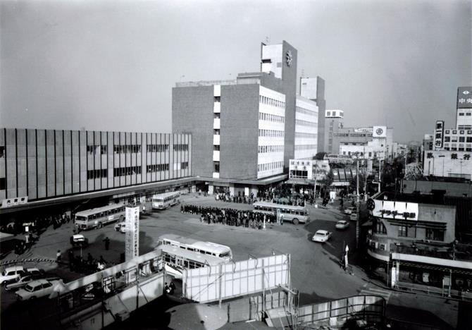 大宮駅100年史―大宮駅開業100周年記念 (1985年) |本 | 通販 | Amazon