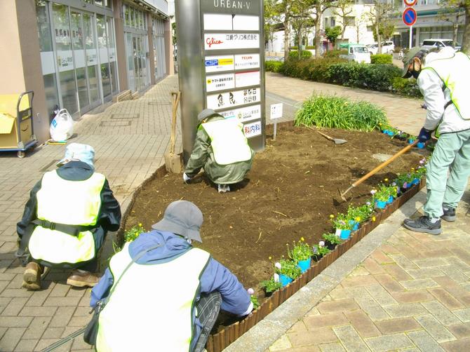 耕す