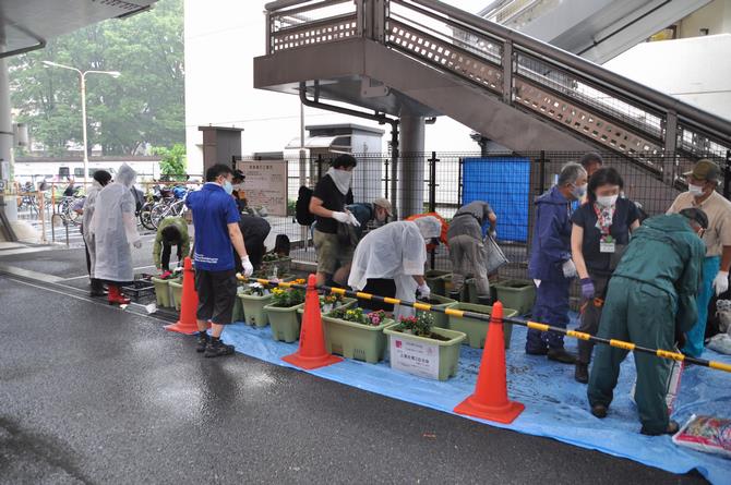 高架下準備