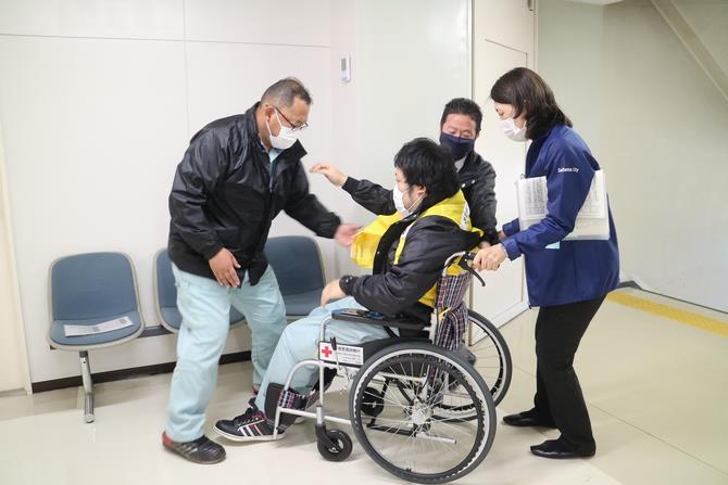 車いす搬送