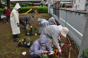 上落合長寿会花植え3