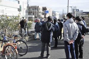 庁舎バラ剪定1