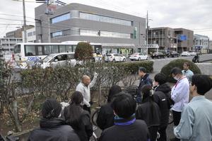 区役所バラ剪定2