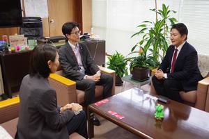 ブロンコス社長1
