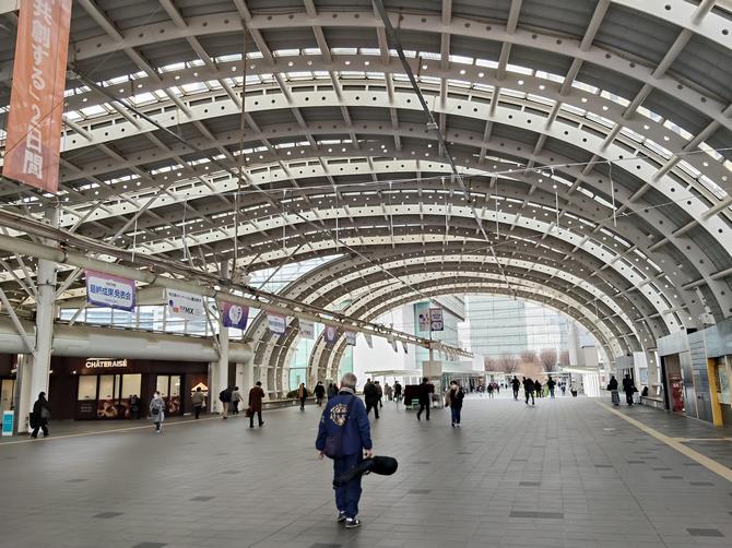 新都心駅改札前